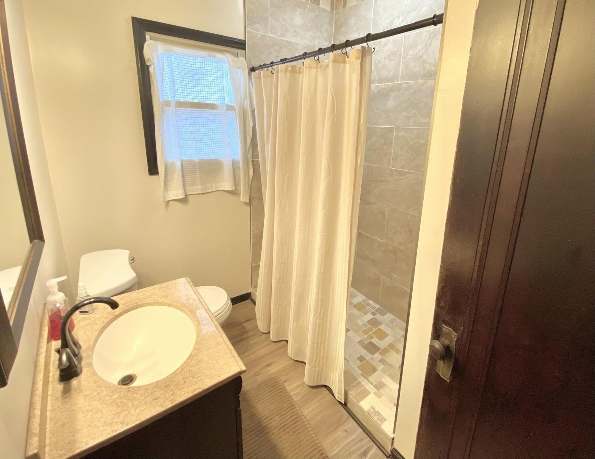 Comfy And Spacious 3 Bedroom - Easy City Access Pittsburgh Exteriör bild